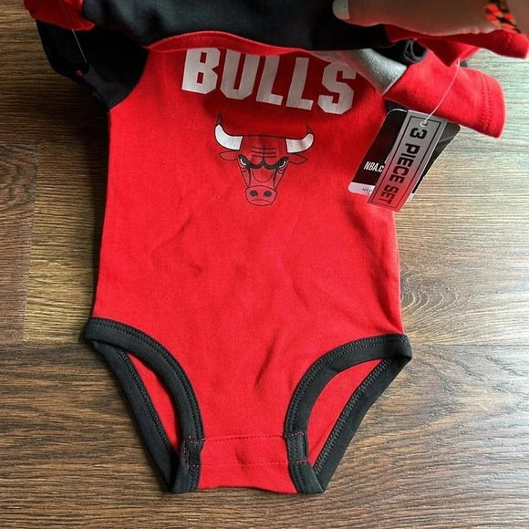 NWT Chicago Bulls Baby Onesie Set | (3) Chicago Bulls Baby Onesies | Chicago - Picture 8 of 9